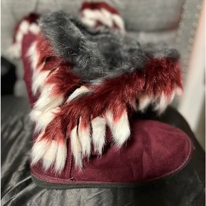 Shoe dazzle faux fur winters coming - gently worn  no box